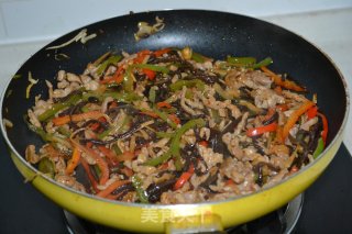 超下饭菜——黑木耳酸笋炒肉丝的做法步骤：8