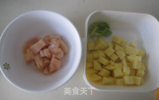 咖喱鸡肉土豆饭的做法步骤：1