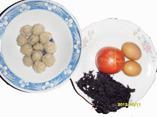 紫菜番茄肉丸汤的做法步骤：1