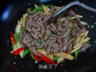 鸡肶菇炒牛肉的做法步骤：9