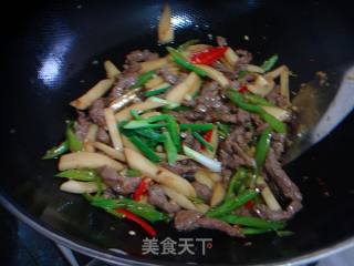 鸡肶菇炒牛肉的做法步骤：10