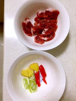 素鸡炒蒜苗的做法步骤：3