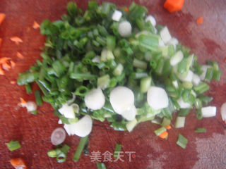 胡萝卜葱油饼的做法步骤：2