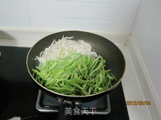 尖椒蛋皮银鱼的做法步骤：4