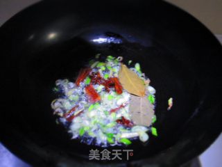 土豆烧鸡块的做法步骤：2