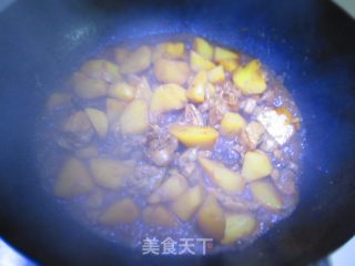 土豆烧鸡块的做法步骤：4