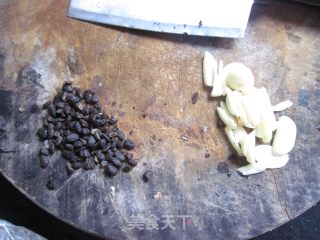 豆鼓排骨的做法步骤：1