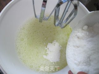 童年的回忆---焦糖蛋白霜戚风蛋糕的做法步骤：8
