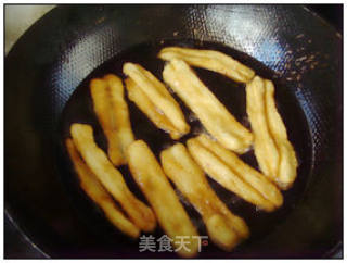 炸油条的做法步骤：12