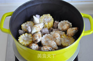 珐琅锅菜谱---玉米炖仔排的做法步骤：3