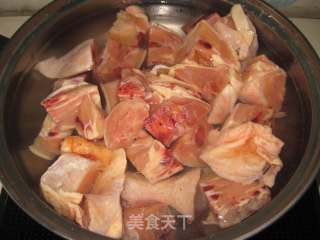 香菇炖鸡腿的做法步骤：3