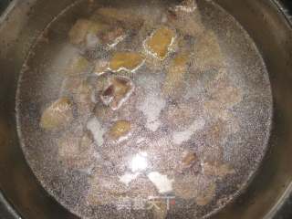 香菇炖鸡腿的做法步骤：5