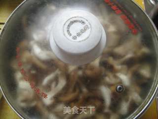 香菇炖鸡腿的做法步骤：8