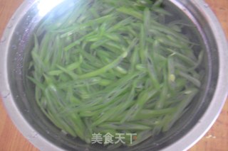 最普通的家常之-----四季豆炒肉丝的做法步骤：3