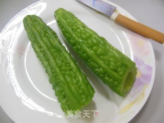 果脯酿苦瓜的做法步骤：2
