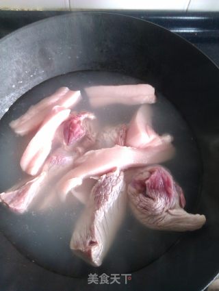 南方人做饺子之芹菜香菇猪肉饺的做法步骤：3