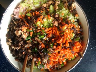 南方人做饺子之芹菜香菇猪肉饺的做法步骤：6