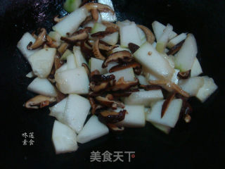 香菇番茄炒冬瓜的做法步骤：5