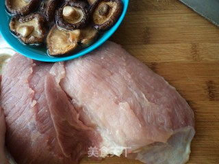 纯手工——香菇猪肉丸的做法步骤：1