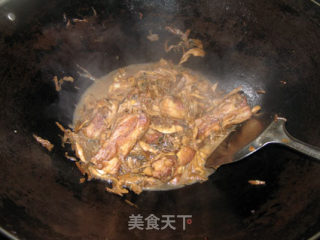 笋干菜炖排骨的做法步骤：8