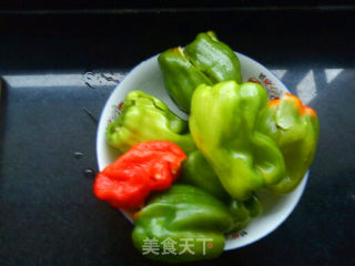 辣椒炒肉丝的做法步骤：1