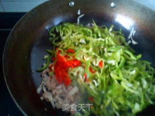 辣椒炒肉丝的做法步骤：3