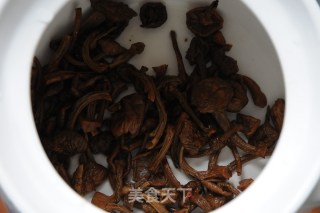 餐桌上最鲜的一碗鸡汤的做法步骤：2