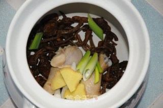 餐桌上最鲜的一碗鸡汤的做法步骤：3