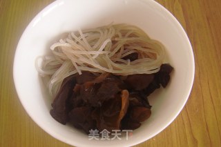 女儿的最爱----肉末炒南瓜的做法步骤：1