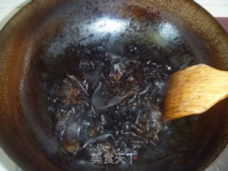 木耳面筋的做法步骤：6