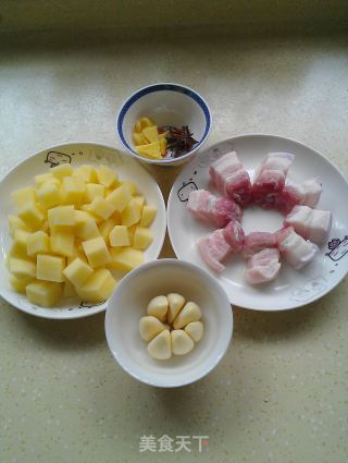 土豆烧五花肉的做法步骤：4