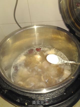 墨鱼炖五花肉的做法步骤：6