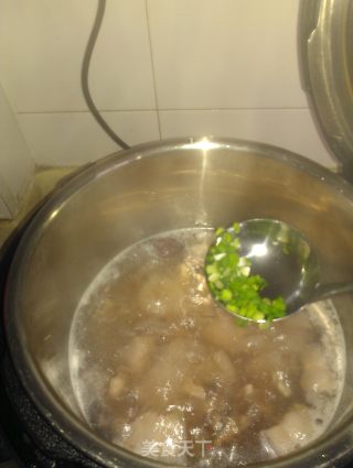 墨鱼炖五花肉的做法步骤：8