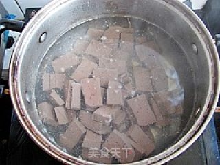 杭椒炒鸭血的做法步骤：2