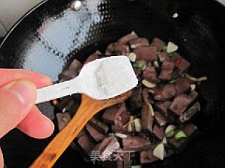 杭椒炒鸭血的做法步骤：6