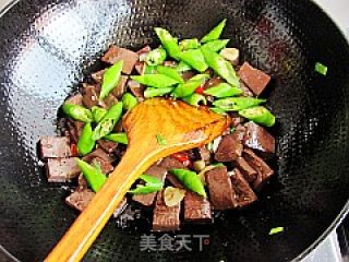 杭椒炒鸭血的做法步骤：9