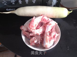 萝卜大骨汤的做法步骤：1