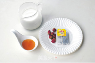 【玫瑰奶茶】自制放心甜蜜饮品的做法步骤：1