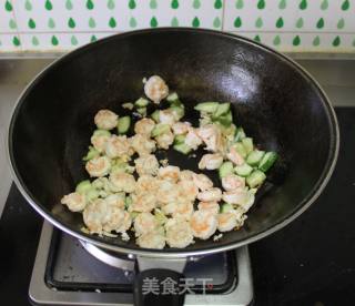 粤菜西红柿炒虾仁的做法步骤：9