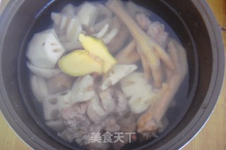 家常炖莲藕的做法步骤：2