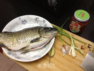 红烧鲫鱼的做法步骤：1
