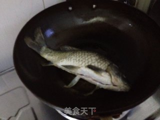 红烧鲫鱼的做法步骤：3