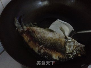 红烧鲫鱼的做法步骤：4