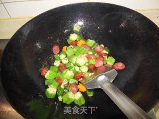 秋葵炒香肠的做法步骤：11