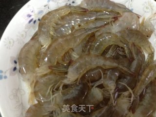 黑白蒜蓉蒸虾的做法步骤：2