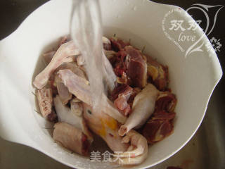 大暑老鸭胜补药——冬瓜绿豆老鸭汤的做法步骤：1