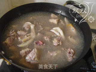 大暑老鸭胜补药——冬瓜绿豆老鸭汤的做法步骤：2