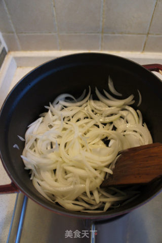 西葫芦焖鸡块的做法步骤：2
