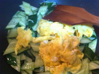 黄瓜炒鸡蛋--最适合夏天吃的炒菜的做法步骤：6