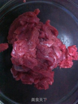 泡椒炒牛肉的做法步骤：2